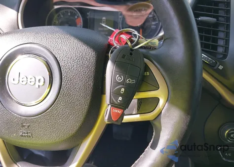 2017 Jeep Cherokee Latitude 4X4 from USA, damaged, VIN 1C4PJMCBXHW621657